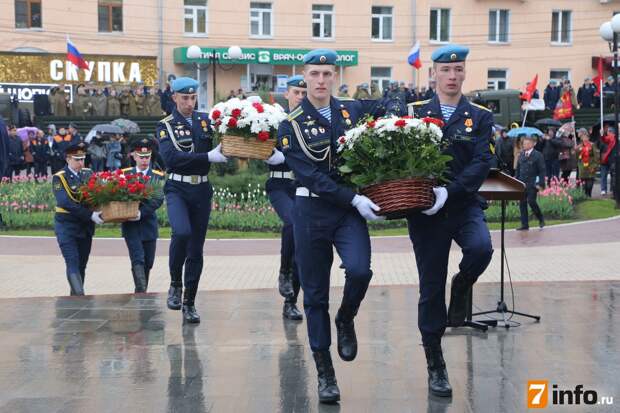 В Рязани прошла церемония возложения цветов и гирлянды Воинской славы