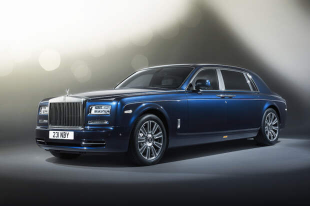 Rolls-Royce Phantom – роскошный и мощный представительский автомобиль.