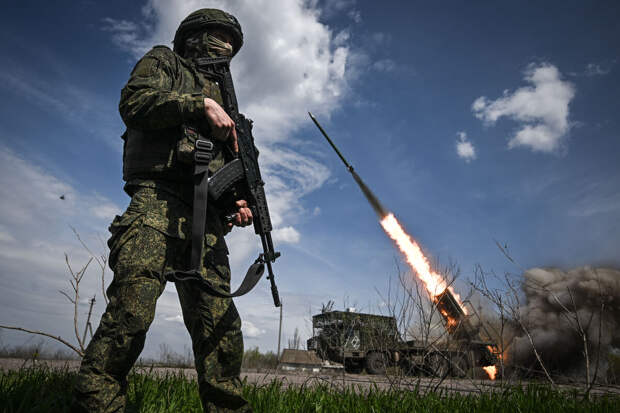 Летчик Попов: Россия применит новые ракеты "Ковер" в наступлении 2027 года