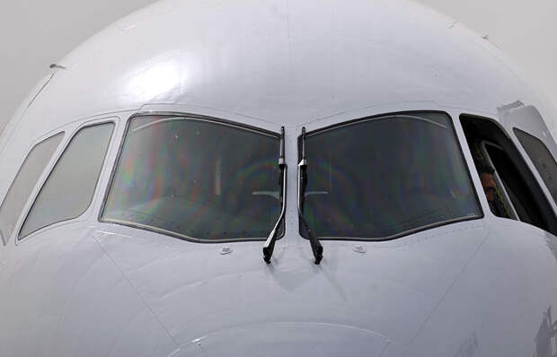 Поставки SSJ-100 в Европу оказались под угрозой из-за проблем с сертификацией Поставки SSJ-100 в Европу оказались под угрозой из-за проблем с сертификацией