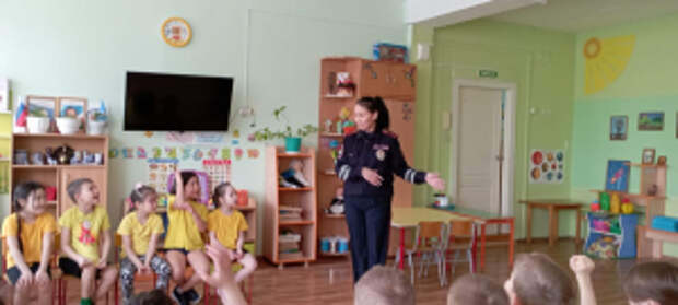 Инспекторы ГИБДД Якутии были в гостях у дошкольников детского сада «Умка»