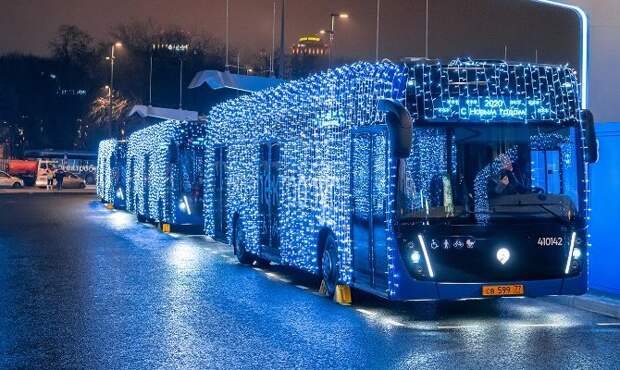 Электробусы т73 преобразились в преддверии Нового года Фото с сайта mos.ru