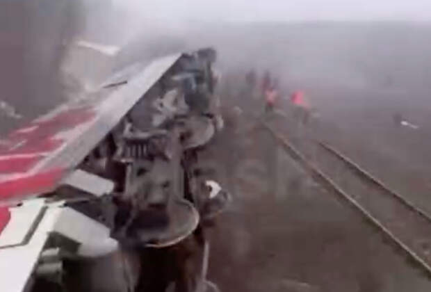 Пассажир порассуждал о причине схода вагонов поезда в российском регионе