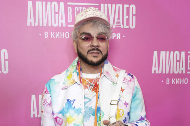 Киркоров плюнул в фанатов: новые детали скандального клипа