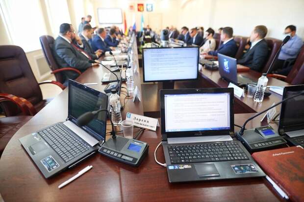 Депутатами горсовета были выбраны почетные граждане Калининграда