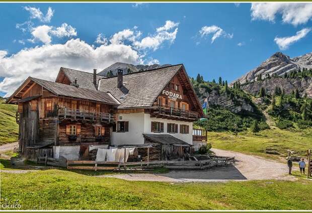 Сан-Виджилио-ди-Мареббе (San Vigilio di Marebbe) - очаровательная горная деревушка. (56 фото)