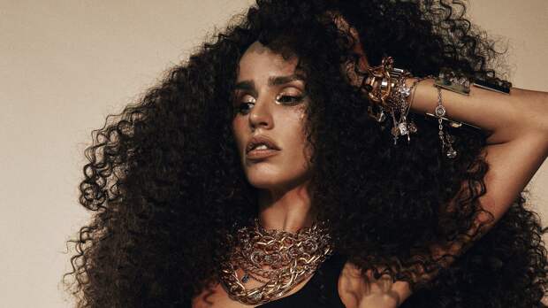 Певицы Zivert и Rihanna названы самыми стильными звездами