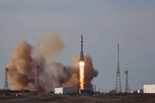 Грузовой корабль «Прогресс МС-33» пристыковали к МКС в ручном режиме