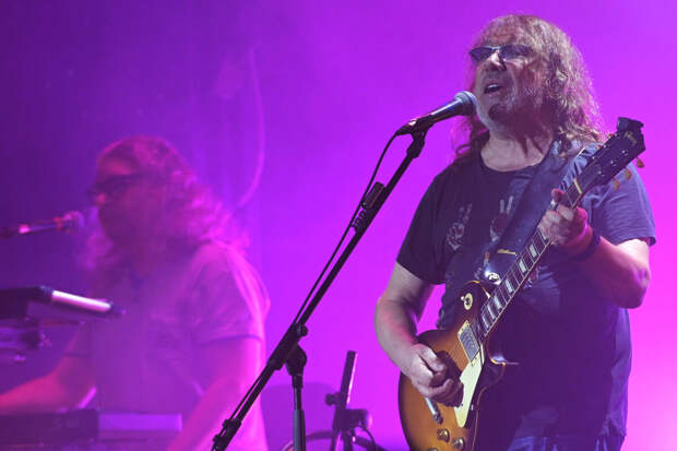 SHOT: певцу Кузьмину потребовалась помощь медиков после концерта в Москве