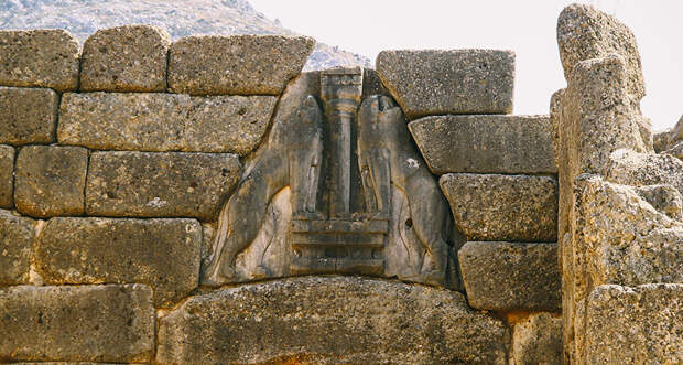 Lion Gate sculpture