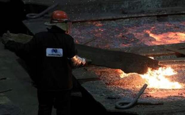 FILE PHOTO: An employee works at Nadezhda Metallurgical Plant of Nornickel company, the world's leading nickel and palladium producer, in the Arctic city of Norilsk, Russia August 23, 2021. REUTERS/Tatyana Makeyeva/File Photo