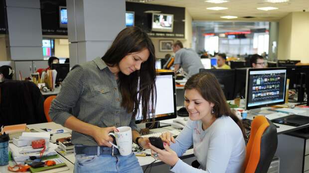 Психолог назвала зумеров «людьми компромисса»