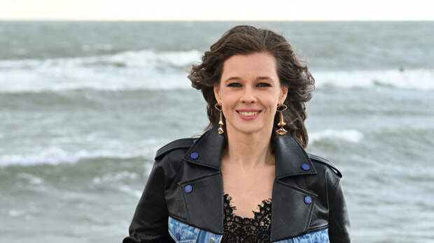 «Не ограждать от жизни»: Екатерина Шпица поделилась секретами воспитания детей