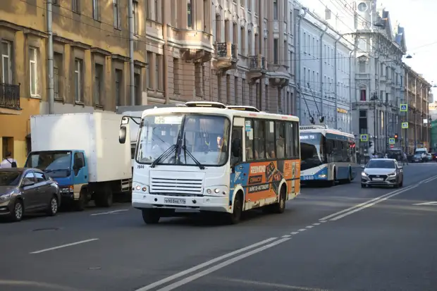 Петербуржцы критикуют транспортную реформу и советуют Беглову «поездить на автобусе хоть недельку»