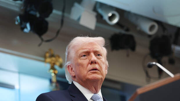 Трамп объяснил уход министра ВМС США Фелана собственным решением чиновника