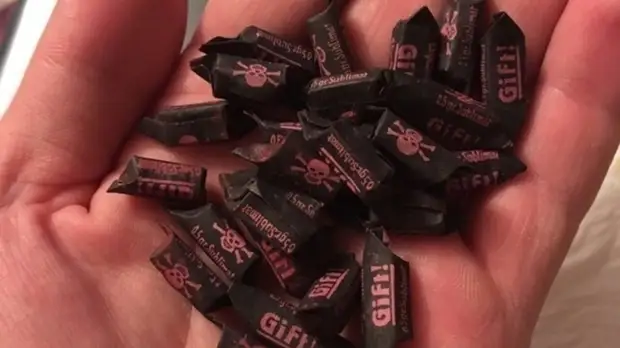 Житель Калининграда нашёл бутылку начала XX века с отравленными конфетами