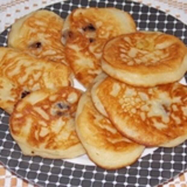 Оладьи с яблоком и клюквой.