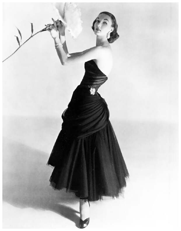 Evelyn Tripp in a Charles James evening dress,Vogue 1951 Photo Horst P.Horst.jpg