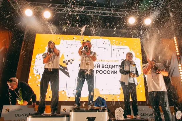 Выбранного с помощью граненого стакана лучшего таксиста отправят в Чечню