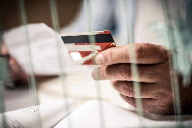 В Сызрани пациент пообещал соседу по палате сигареты и обчистил его счет