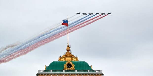 Управа Ростокина запустила флешмоб «Знамя Победы»