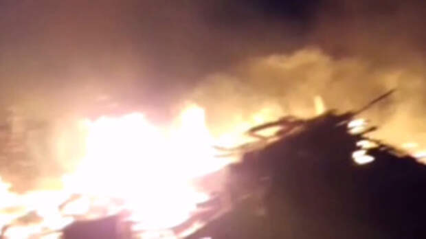 Крупный пожар произошёл в частном секторе Барнаула