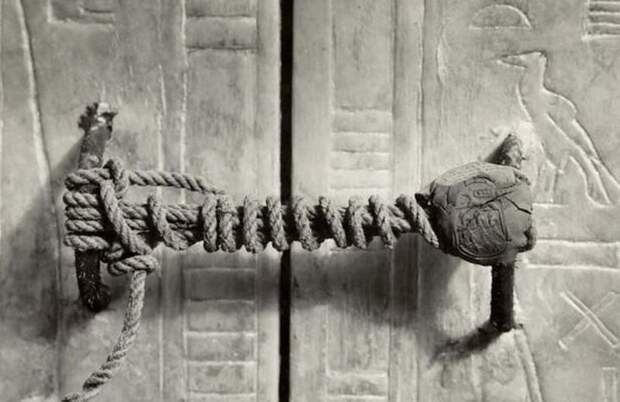 Печать на входе в гробницу Тутанхамона, 1922 год (печать оставалась нетронутой на протяжении 3245 лет)  знаменитости, история, фото