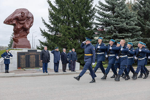 В Туле отметили 82-ю годовщину формирования 106-й гвардейской дивизии ВДВ