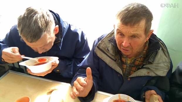 Голодомор на Украине: как киевские пенсионеры давятся в очереди за бесплатной похлебкой