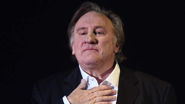 «Мальчишки из 60-х»: Депардье помирился с итальянским папарацци после драки в баре