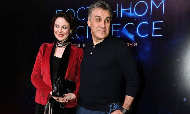 Названы имя и дата рождения загадочной дочки Пиманова и Погодиной