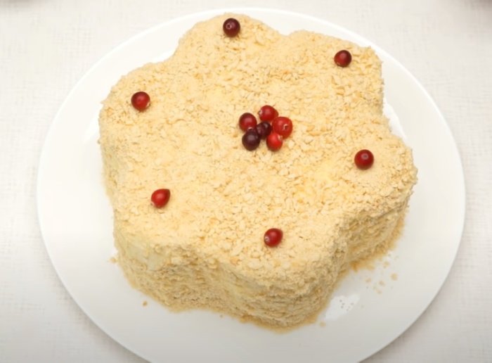 Торт получается красивый и вкусный. /Фото: youtube.com/watch?v=GCLv2ilJhfQ&list=PL8Jo7jcoC1Zm348jXRyB1Y_8fQ8TNTgR1&index=27&t=0s
