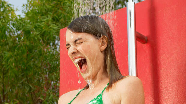 Можно, если осторожно: польза и вред ледяного душа по утрам