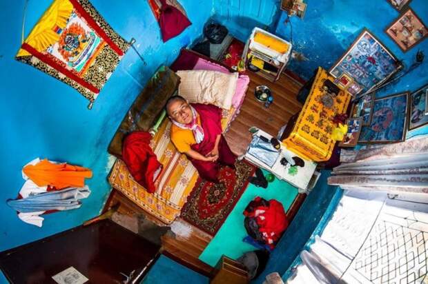 Катманду, Непал: Пема, 22-летний ученик буддизма. Автор: John Thackwray.