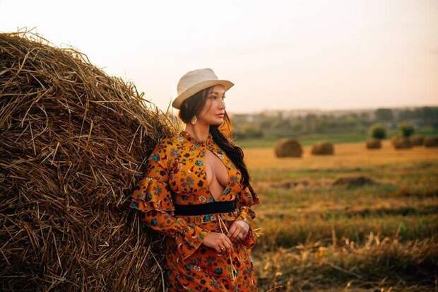 Новая популярная локация среди любительниц Instagram - сеновал (23 фото)