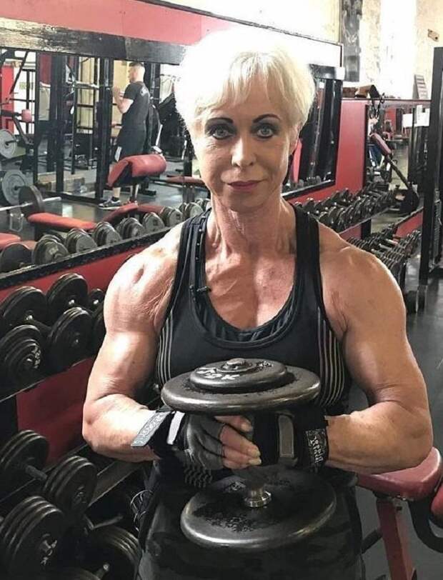 Бабушка со стальными мышцами: физической форме 68-летней женщины позавидует даже Шварценеггер