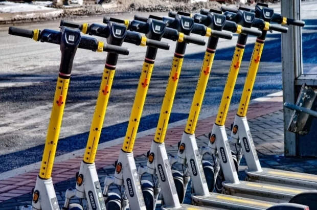 Врач Виноградова посоветовала не управлять электросамокатом при аритмии