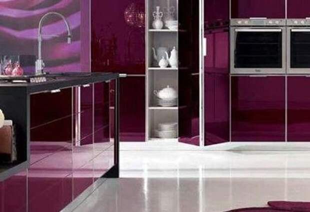 Крутой дизайн фиолетовой кухни