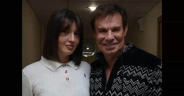 70-летнего Ефима Шифрина подозревают в романе с 25-летней девушкой