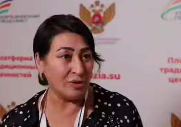 "Они готовятся к переезду в Россию" - учительница из Таджикистана рассказала, что происходит в их школах и к чему готовят учеников