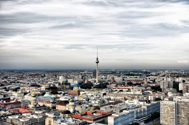 Frankfurter Rundschau: ФРГ ужесточила правила выезда для мужчин