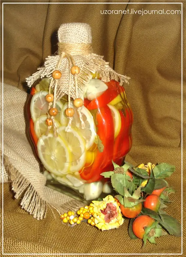 Декоративная бутылка на кухню