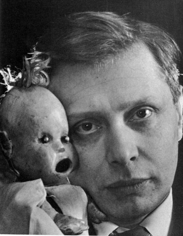 Советский актёр, режиссёр театра кукол, театральный деятель и народный артист СССР. 