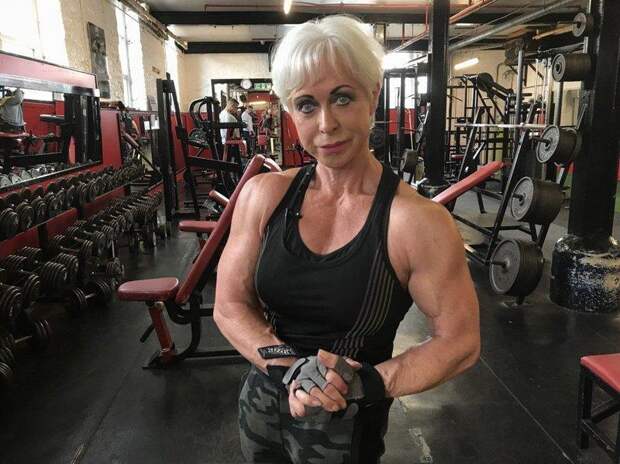 Бабушка со стальными мышцами: физической форме 68-летней женщины позавидует даже Шварценеггер