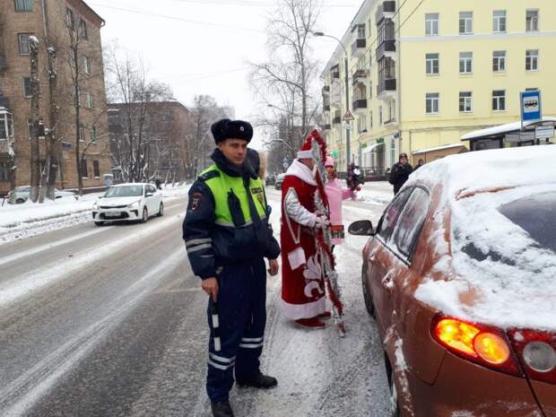 Сотрудник ГИБДД
