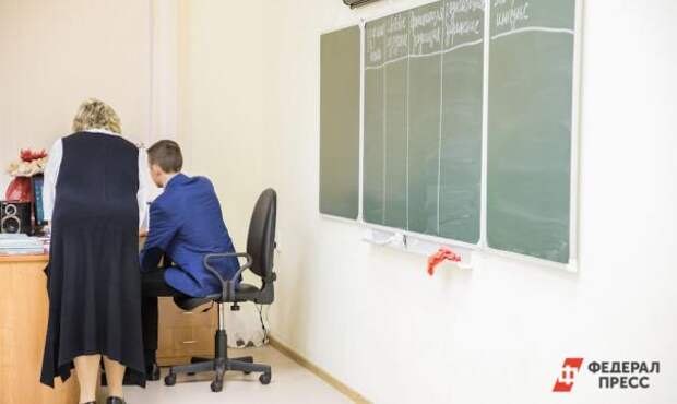 В России хотят сделать одинаковые зарплаты для всех учителей