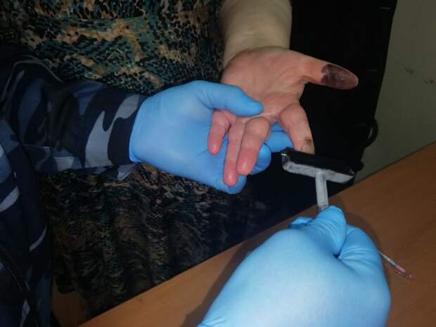 В Иванове мужчина похитил телефон у ребенка на детской площадке