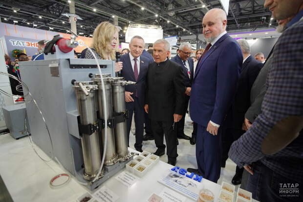 Минниханов и Цивилев осмотрели выставку «Энергопром-2026»