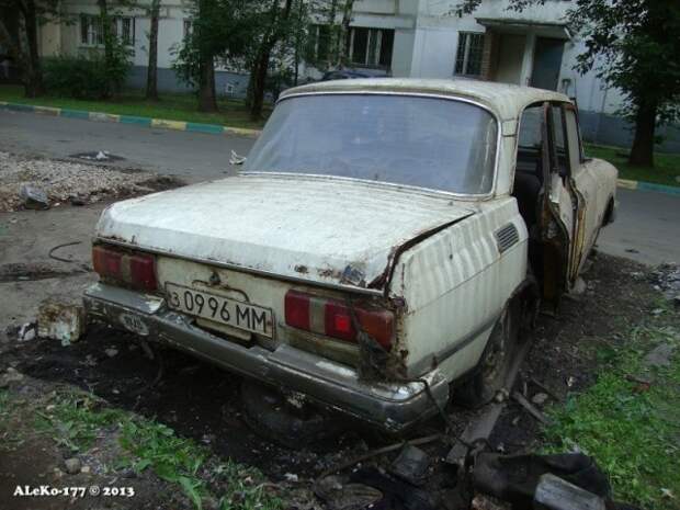 Брошенные автомобили, найденные при сносах московских гаражей