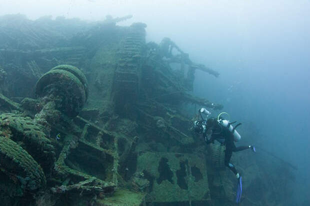 Подводное кладбище старых танков